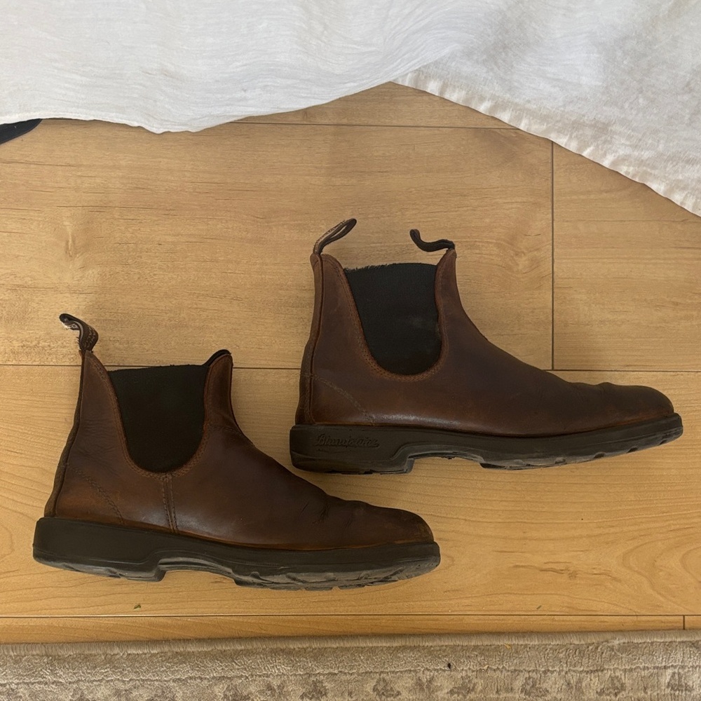 Well used Blundstone Dark Brown Leather 550 Chelsea Boots